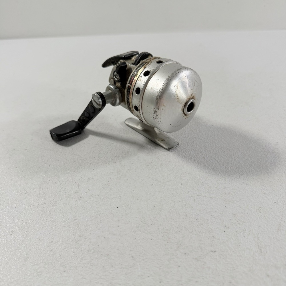 Vintage Daiwa Silvercast‎ 208 RL Spincasting Spincast Fishing Reel